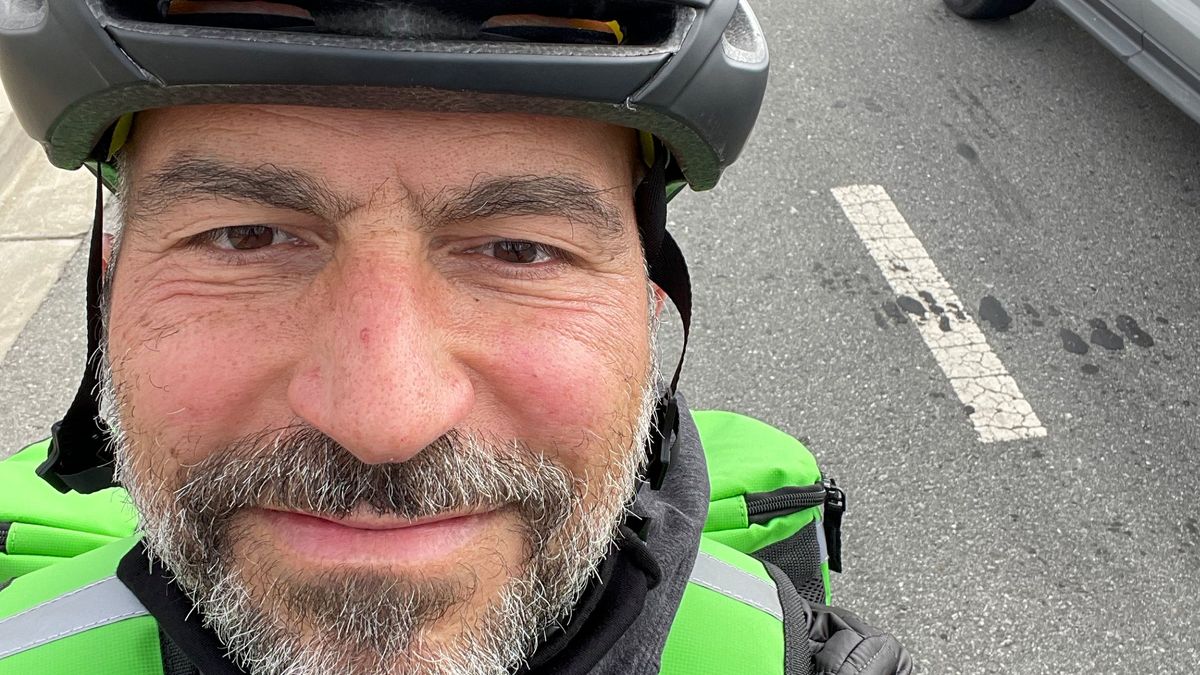 Šéf Uberu sám rozvážel jídlo na kole. Bral tisícinu toho, co běžně